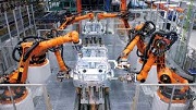رغم تجاوز عدد سكانها 1.3 مليار نسمة.. الصين تستبدل العمال بالروبوتات في المصانع